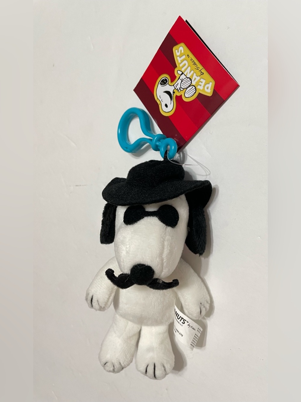 Peanuts snoopy 5” plush with black hat backpack clip,New !